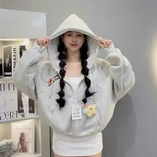 Áo khoác nỉ nữ mũ rộng kèm charm mặt cười độc đáo