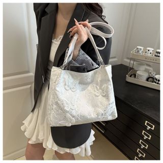 TÚI XÁCH NỮ HỌA TIẾT BƯỚM, NHẸ NHÀNG, DUYÊN DÁNG, DỄ PHỐI ĐỒ W710 - WINNIE HOUSE