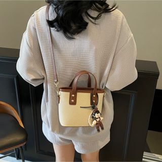 TÚI XÁCH NỮ VÂN CHÉO TẶNG KÈM CHARM GẤU XINH XẮN W713 - WINNIE HOUSE