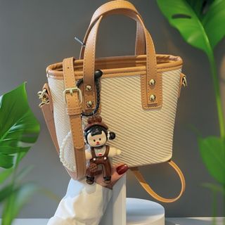 TÚI XÁCH NỮ VÂN CHÉO TẶNG KÈM CHARM GẤU XINH XẮN W713 - WINNIE HOUSE