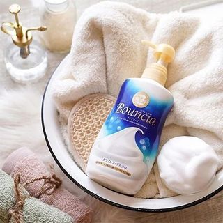 Sữa tắm sữa bò Cow Bouncia Body Soap siêu tạo bọt siêu mịn, dưỡng ẩm cho làn da