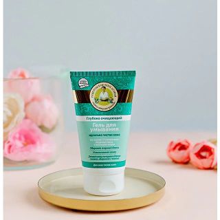 Sữa rửa mặt thảo mộc, sạch sâu giảm dầu mụn bà già Nga Grandmother Agafia 150ml