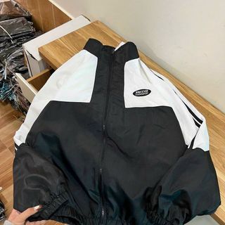 Áo khoác dù phối nam nữ có logo thêu WHATEVER