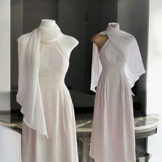 Váy cổ yếm xoè kèm khăn choàng