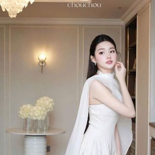 Váy cổ yếm xoè kèm khăn choàng