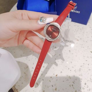 SALE OFF ĐỒNG HỒ NỮ CAO CẤP XWAROVSKI DÂY DA ĐỎ VIỀN ĐÁ