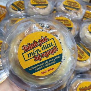 BÁNH PÍA SONG HỶ – NHÂN MÔN DỨA, SẦU RIÊNG, TRỨNG MUỐI 600G - WINNIE HOUSE