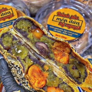 BÁNH PÍA SONG HỶ – NHÂN MÔN DỨA, SẦU RIÊNG, TRỨNG MUỐI 600G - WINNIE HOUSE