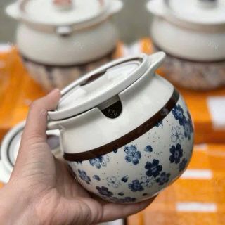 HỦ SỨ ĐỰNG MỠ BẦU HÌNH HOA KÈM MUỖNG 600ML