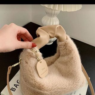 Túi xách nữ đeo chéo .