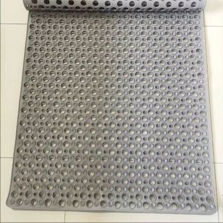 THẢM SILICON DẠNG LƯỚI CÓ GIÁC HÚT LÓT SÀN NHÀ VỆ SINH, BỂ BƠI, SÂN VƯỜN CHỐNG TRƠN TRƯỢT, AN TOÀN SỨC KHỎE - THẢM LƯỚI SILICON CHỐNG TRƯỢT GIÁ SỈ