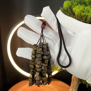 Dây treo ô tô trầm hương phong thủy Kì Hải Nam treo xe hơi, nặng 10-12g thơm sống mạnh dầu đen 119
