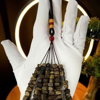 Dây treo ô tô trầm hương phong thủy Kì Hải Nam treo xe hơi, nặng 10-12g thơm sống mạnh dầu đen 119
