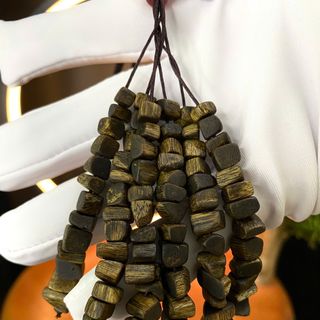 Dây treo ô tô trầm hương phong thủy Kì Hải Nam treo xe hơi, nặng 10-12g thơm sống mạnh dầu đen 119