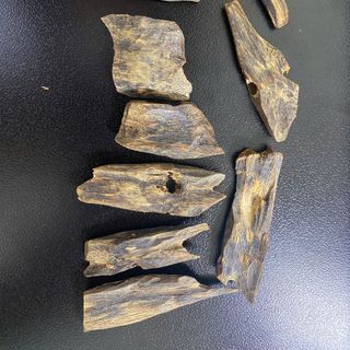 Trầm nguyên miếng chìm nước Kỳ Hải Nam xông đốt tẩy uế, bỏ ví mùi thơm ngọt mạnh 1-3g 104