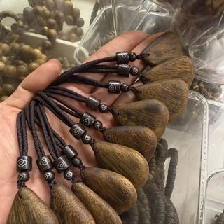 Mặt trầm hương dây chuyền Kỳ Hải Nam đeo cổ hình giọt nước 3-4g 131