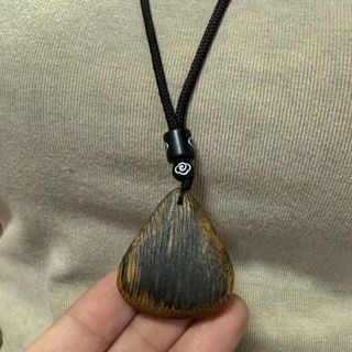 Mặt trầm hương dây chuyền Kỳ Hải Nam đeo cổ hình giọt nước 3-4g 131