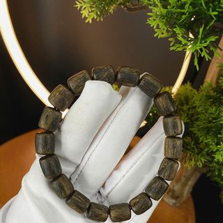 Vòng tay trầm hương chìm nước đốt trúc thô Kì Hải Nam 6-9mm dầu đen thơm sống 024