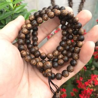 Vòng tay chuỗi hạt trầm hương 108 hạt sánh chìm mùi thơm thanh dịu 6mm 8mm Bách Gia Trầm Hương 006