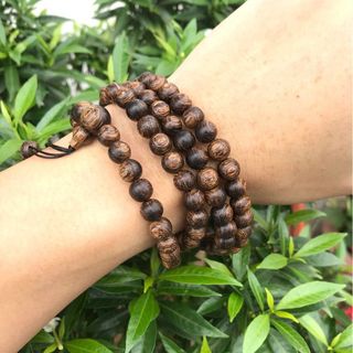 Vòng tay chuỗi hạt trầm hương 108 hạt sánh chìm mùi thơm thanh dịu 6mm 8mm Bách Gia Trầm Hương 006