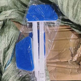 Cây chà sàn, kính , bồn nhà tắm có tay cầm
