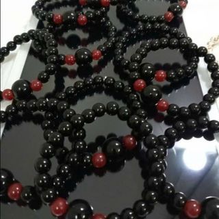 Chuỗi đeo tay xinh xắn đẹp nha màu đen