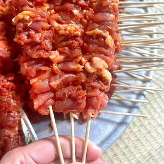 Thịt heo xiên que thơm ngon ướp vị 500g (HOẢ TỐC HCM)