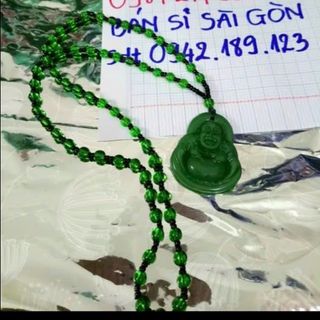 Dây chuyền phong thủy mặt đá có màu xanh và đen