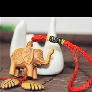 Dây treo màu đỏ mẫu con voi