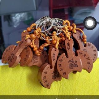 Móc khoá gỗ nhiều mẫu lắm nha
