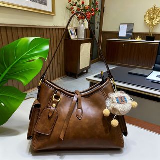 TÚI XÁCH NỮ DA NHĂN BÓNG, TẶNG KÈM MÓC TREO SIÊU ĐÁNG YÊU W718 - WINNIE HOUSE