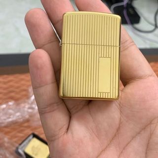 Zippo đồng khối 9 lama hoa văn