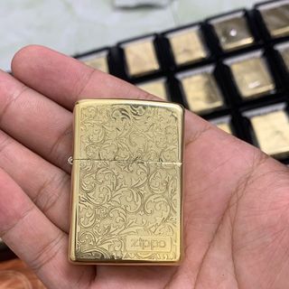 Zippo đồng khối 9 lama hoa văn
