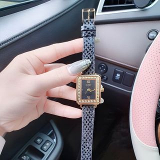 XẢ RẺ ĐỒNG HỒ NỮ THỜI TRANG GUECC DÂY DA ĐEN MẶT VUÔNG