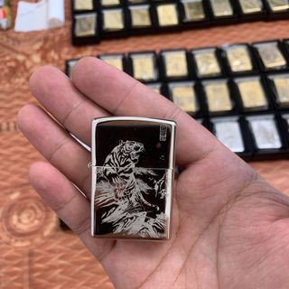 Zippo bạc 9 lama khắc mọi chủ đề
