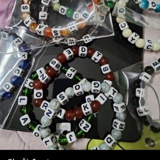Chuỗi đeo tay đẹp giá rẻ mix hạt chữ