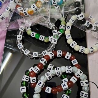 Chuỗi đeo tay đẹp giá rẻ mix hạt chữ
