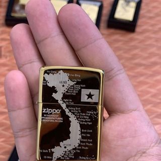 Zippo mạ vàng 9 lama khắc bản đồ vn