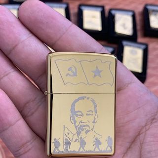 Zippo mạ vàng 9 lama khắc bản đồ vn