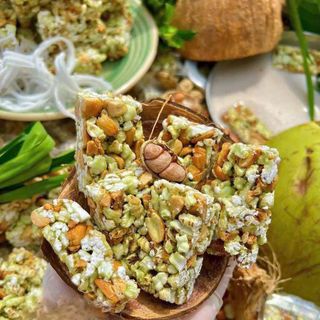 CỐM NẾP ĐẬU PHỘNG LÁ DỨA CỐT DỪA TUỔI THƠ 1KG - WINNIE HOUSE