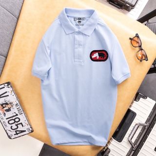 Áo thun có cổ moi 2025