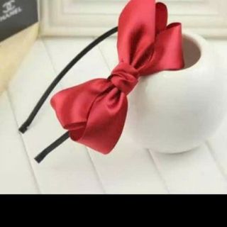 Cài tóc nơ có nhiều màu sắc nhe