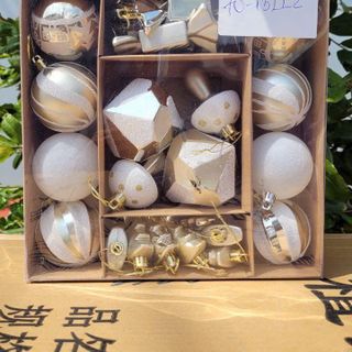 Hộp Trái Châu Trang Trí Noel Ngôi Nhà Mã 70