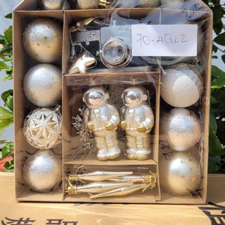 Hộp Trái Châu Trang Trí Noel Ngôi Nhà Mã 70