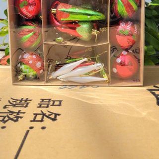 Hộp Trái Châu Trang Trí Noel Ngôi Nhà Mã 70