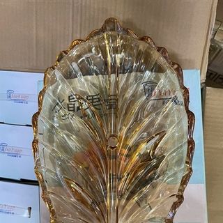 ĐĨA THUỶ TINH CHIẾC LÁ MÀU VÀNG 30 x 20cm