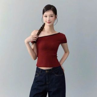 Áo thun tay ngắn lệch vai