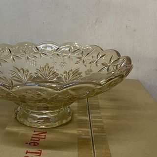 ĐĨA THUỶ TINH VÀNG 30CM CÓ CHÂN