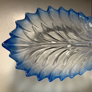 ĐĨA THUỶ TINH CHIẾC LÁ MÀU 41 x 29cm