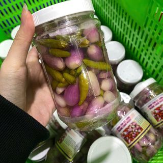 Hành Tím Ngâm Ớt Xiêm xanh hủ 500gr